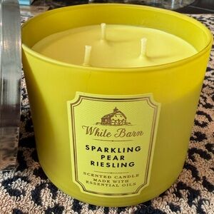 White Barn Candle with Sparkling Pear Riesling Scent
